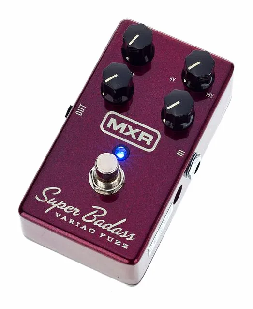 MXR M 236 Super Badass Variac Fuzz in primo piano frontale