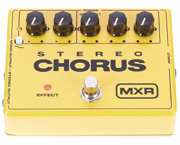 MXR M134 Stereo Chorus, led e interruttore a pedale