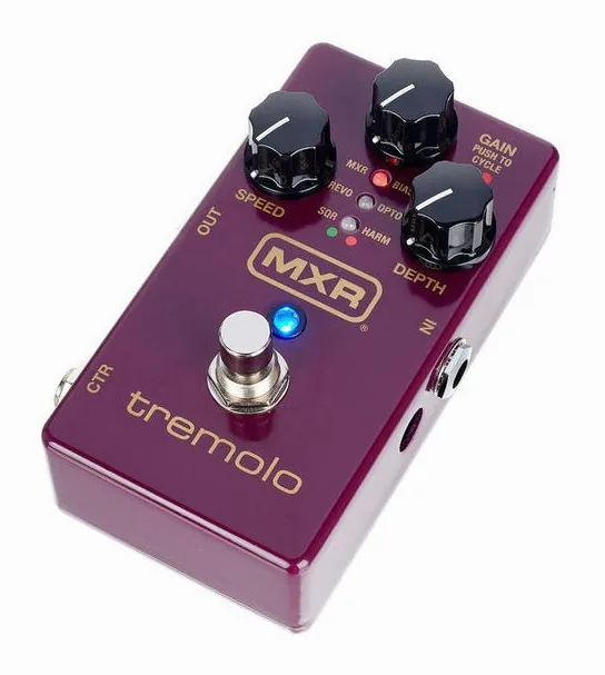 MXR M305 Multi Mode Tremolo visto di fronte
