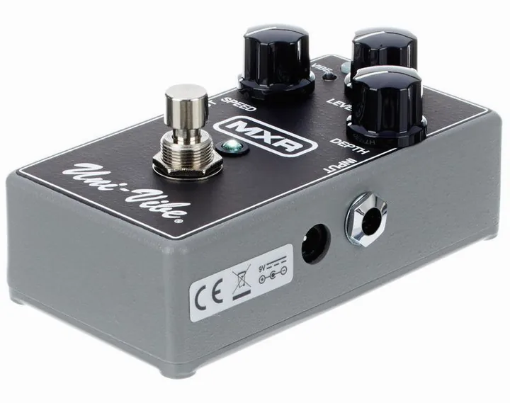 MXR M68 Uni-Vibe Chorus/Vibrato, ingressi e uscite laterali