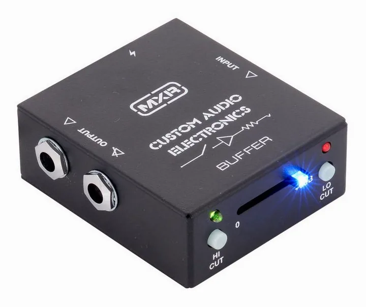 MXR MC406 Audio Electronics Buffer, footswitch in primo piano