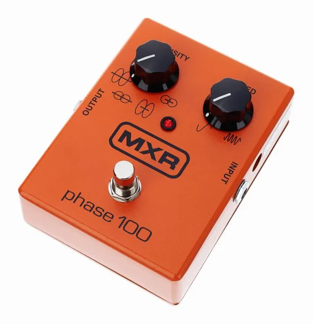 MXR Phase 100 inquadrato di fronte su sfondo neutro