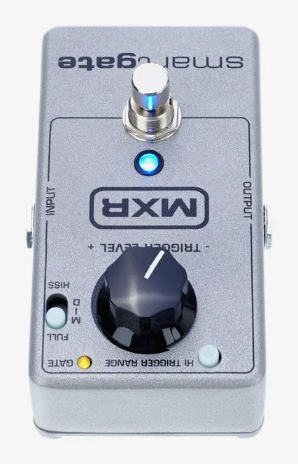 MXR Smart Gate M-135, footswitch in primo piano