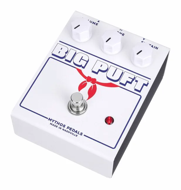 Mythos Pedals Big Puft Fuzz fotografato frontalmente