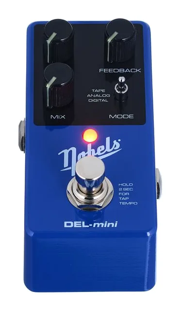Nobels DEL-mini Delay, footswitch in primo piano