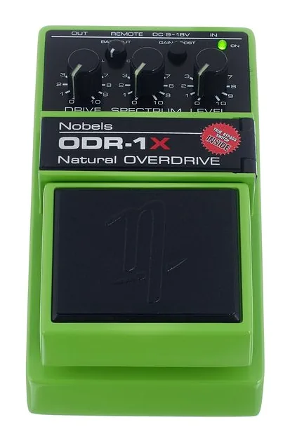 Nobels ODR-1X Overdrive, footswitch in primo piano