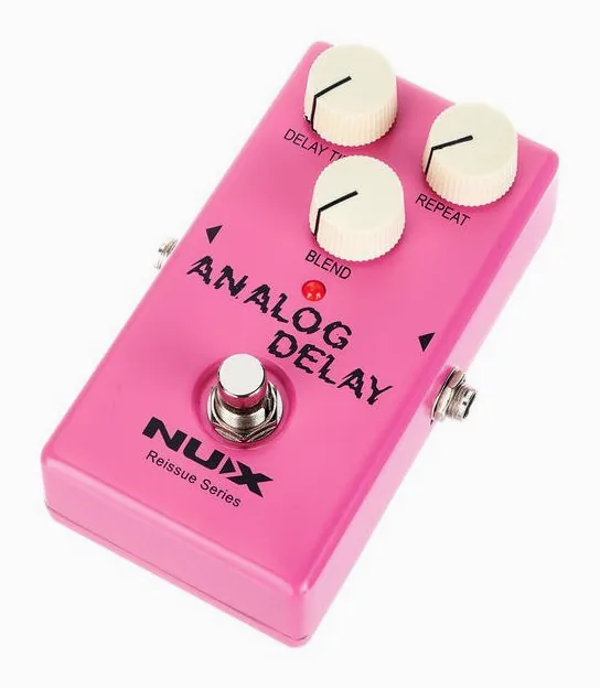Nux Analog Delay fotografato frontalmente