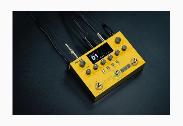 Nux Dual Loop Stereo, footswitch in primo piano
