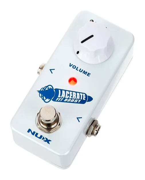 Nux Lacerate FET Boost, footswitch in primo piano