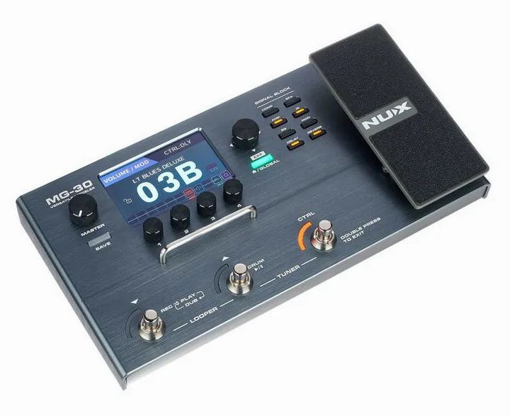 Nux MG-30, footswitch in primo piano