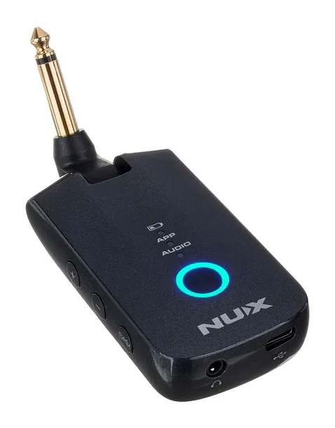 Nux Mighty Plug Pro, footswitch in primo piano
