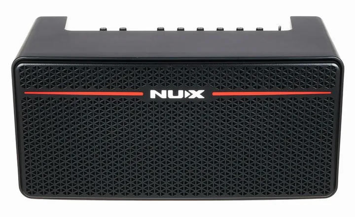 Nux Mighty Space, logo e finiture del pannello frontale