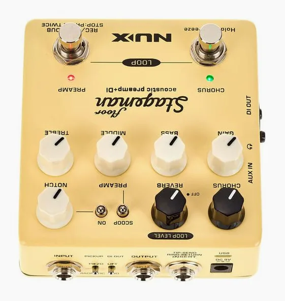 Nux Stageman Floor Preamp, footswitch in primo piano