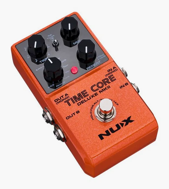 Nux Time Core Deluxe MKII, footswitch in primo piano
