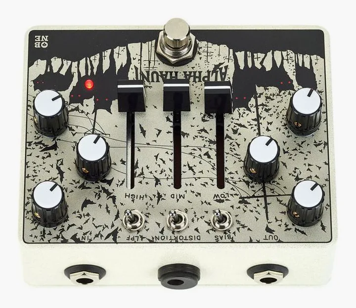 Old Blood Noise Endeavors Alpha Haunt 21 Fuzz, connettori sul retro dell'unita