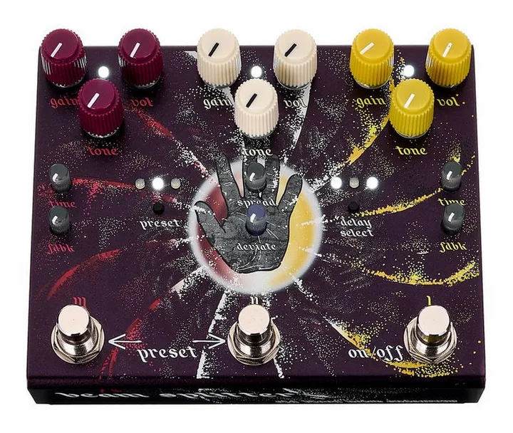 Old Blood Noise Endeavors Beam Splitter V2 Warm, footswitch in primo piano