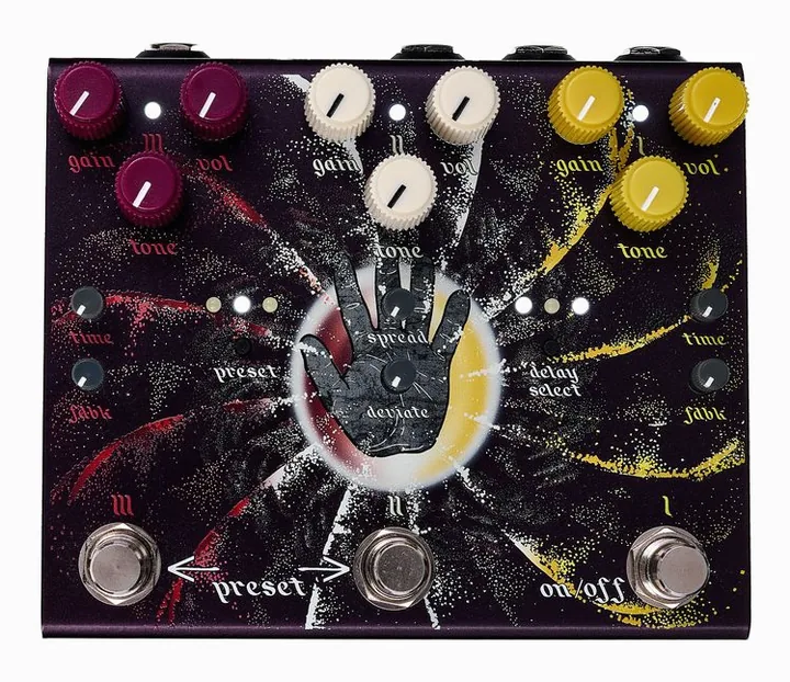 Old Blood Noise Endeavors Beam Splitter V2 Warm, footswitch in primo piano