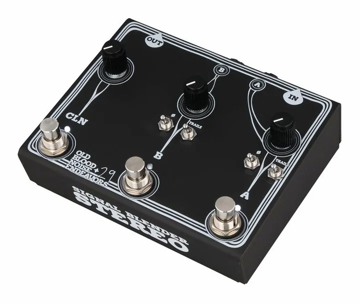 Old Blood Noise Endeavors Signal Blender Stereo Basic in primo piano frontale