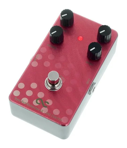 One Control Dyna Red Distortion 4K NG in primo piano frontale
