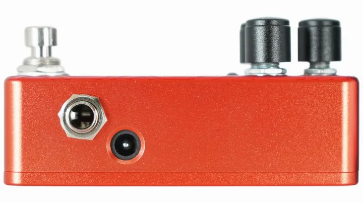 One Control Lingonberry Overdrive, connettori sul retro dell'unita