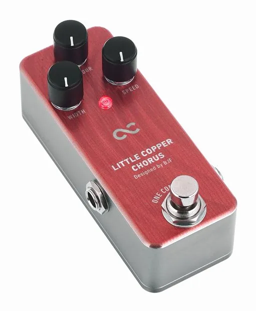 One Control Little Copper - Chorus, footswitch in primo piano