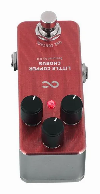 One Control Little Copper - Chorus, footswitch in primo piano