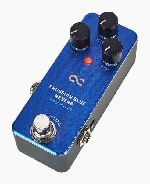 One Control Prussian Blue Reverb, connettori sul retro dell'unita