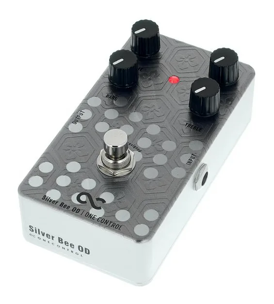 One Control Silver Bee OD - Overdrive inquadrato di fronte su sfondo neutro