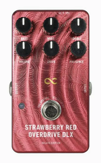 One Control Strawberry Red DLX Overdrive in primo piano frontale