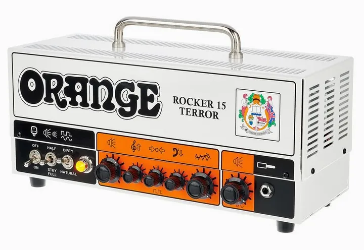 Orange Rocker 15 Terror inquadrato di fronte su sfondo neutro