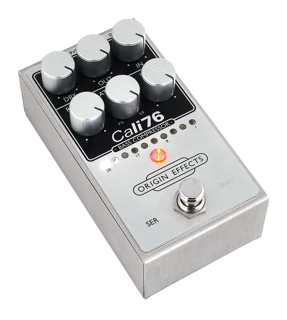 Origin Effects Cali76 V2 Bass Compressor, ingressi e uscite laterali