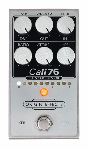 Origin Effects Cali76 V2 Bass Compressor, led e interruttore a pedale