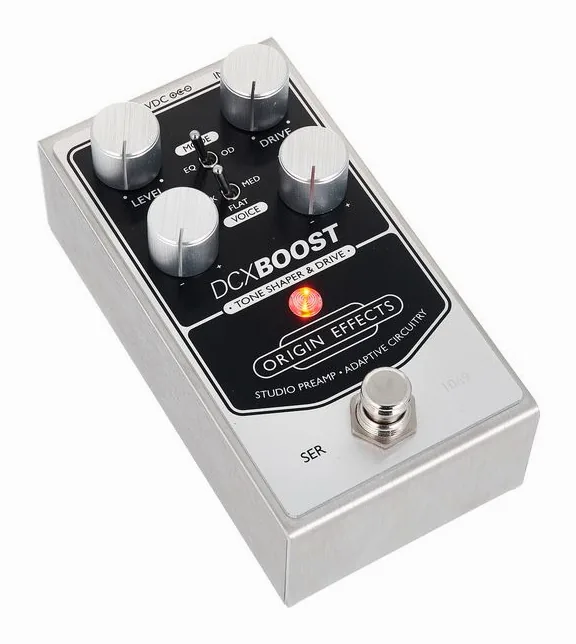 Origin Effects DCX Boost Overdrive, footswitch in primo piano