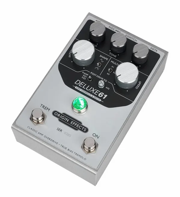 Origin Effects Deluxe 61 Tremolo & Drive fotografato frontalmente