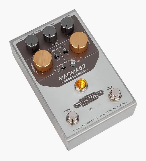 Origin Effects Magma 57 Vibrato & Drive, connettori sul retro dell'unita