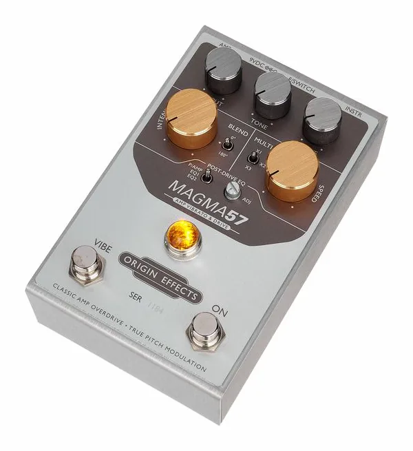Origin Effects Magma 57 Vibrato & Drive in primo piano frontale