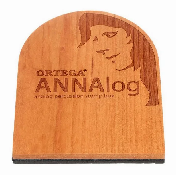 Ortega ANNAlog Stomp Box, footswitch in primo piano