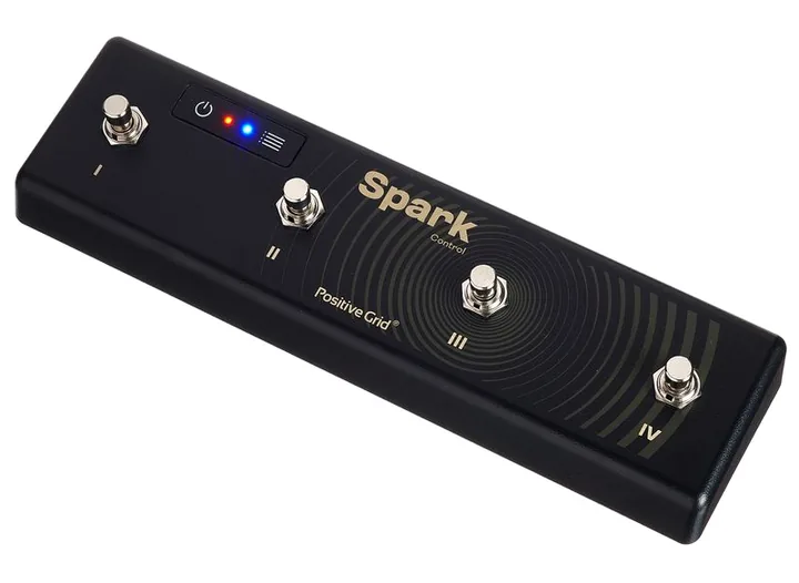 Positive Grid Spark Control fotografato frontalmente
