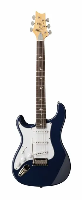 PRS SE Silver Sky Trad Blue LH inquadrato di fronte su sfondo neutro