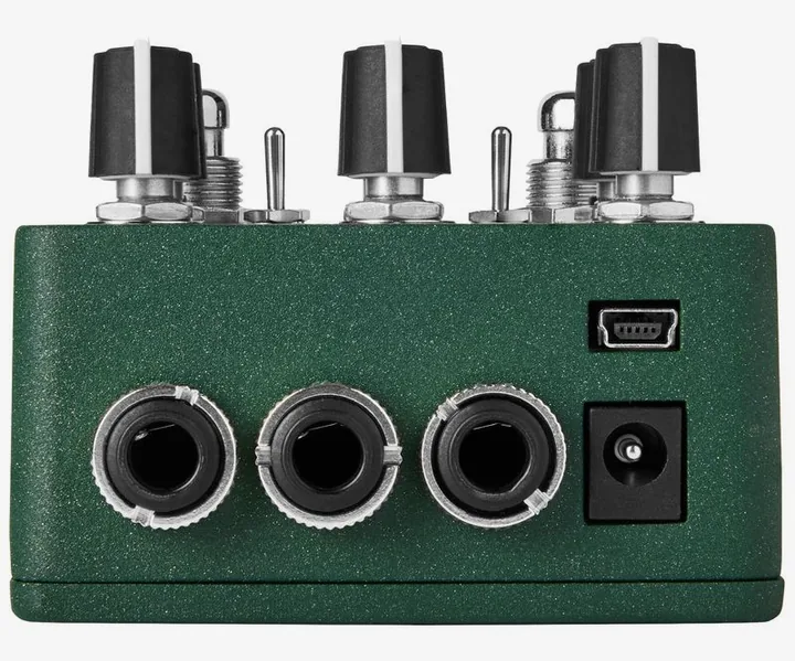 Red Panda Radius Ring Modulator, footswitch in primo piano