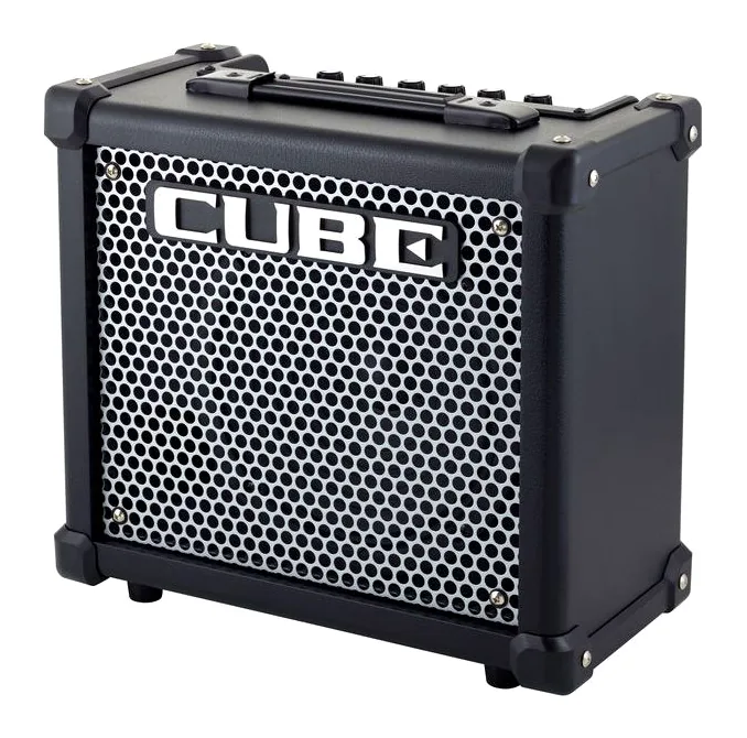 Roland Cube-10GX inquadrato di fronte su sfondo neutro
