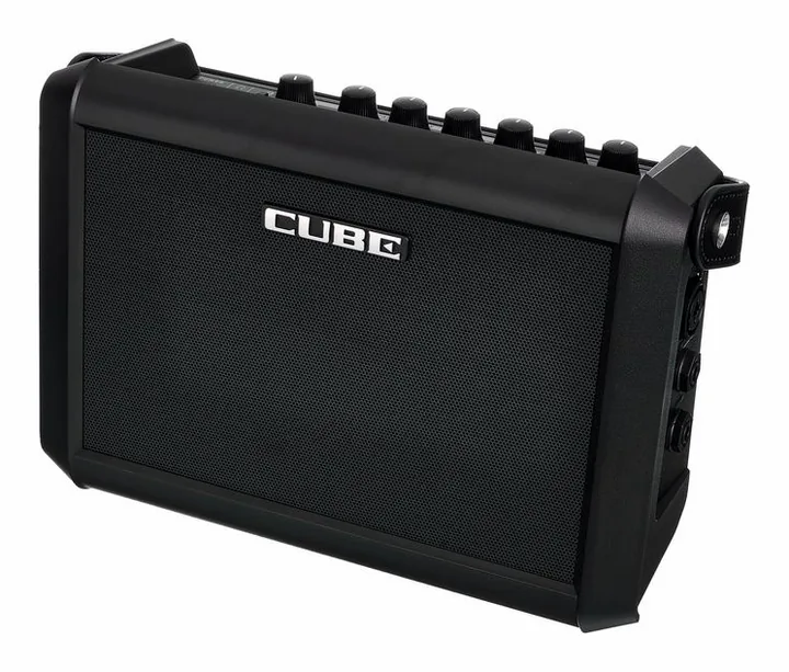 Roland Cube Street Mini visto di fronte