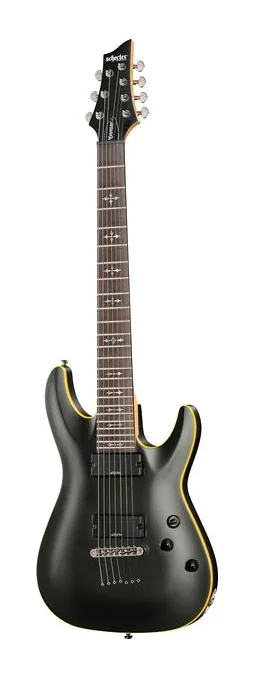 Schecter Demon 7-Satin Black inquadrato di fronte su sfondo neutro
