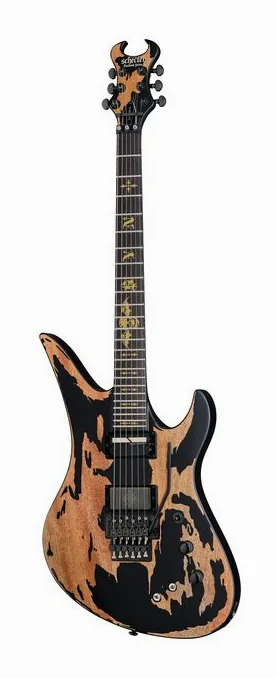 Schecter Synyster Gates Custom-S SBL inquadrato di fronte su sfondo neutro