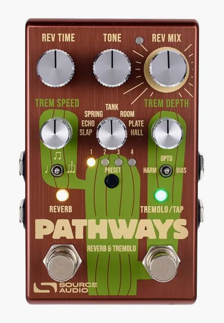 Source Audio Pathways Reverb & Tremolo, footswitch in primo piano