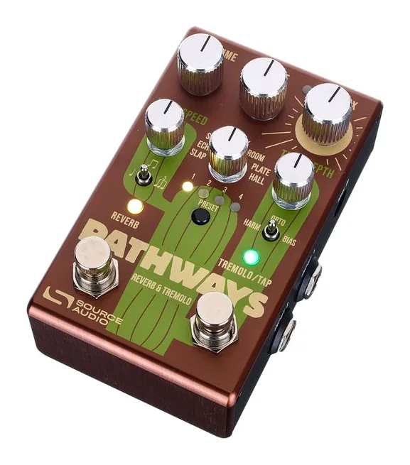 Source Audio Pathways Reverb & Tremolo inquadrato di fronte su sfondo neutro