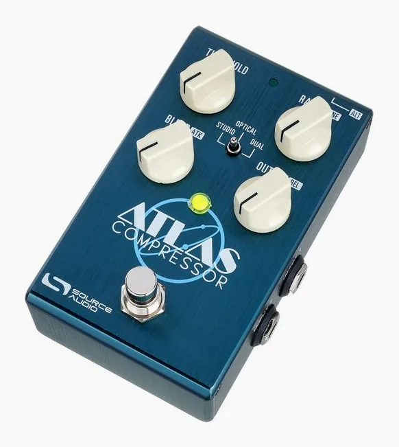 Source Audio SA 252 Atlas Compressor inquadrato di fronte su sfondo neutro