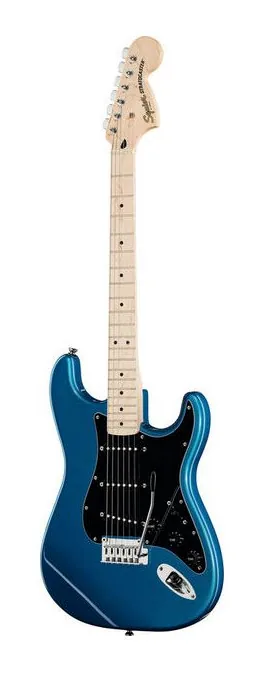 Squier Affinity Strat MN LPB fotografato frontalmente