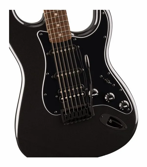 Squier Affinity Strat HSS LR MH MBK, curve del body viste dall'alto