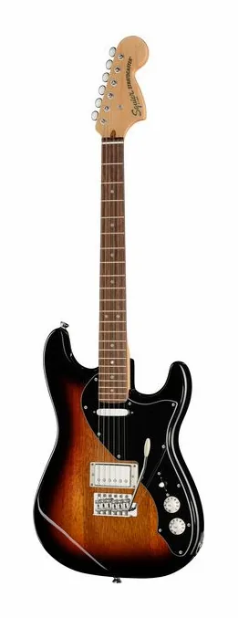 Squier Paranormal Strat Deluxe 3CSB inquadrato di fronte su sfondo neutro